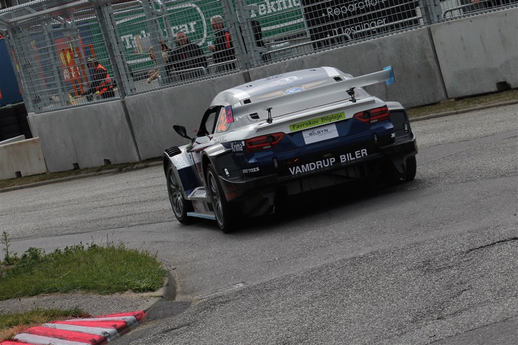 Pokal til Nymark Racing Academy i Viborg.
(Foto: Motorsporten.dk)